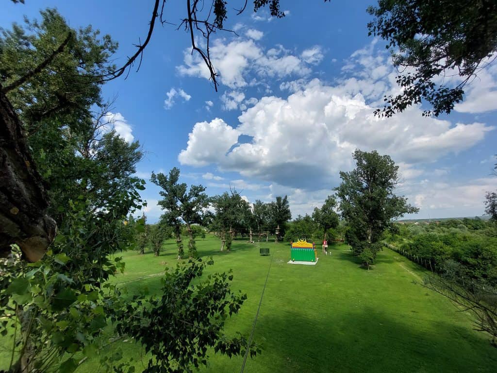 Spațiul verde și amenajările Aventura Parc Drăguțești