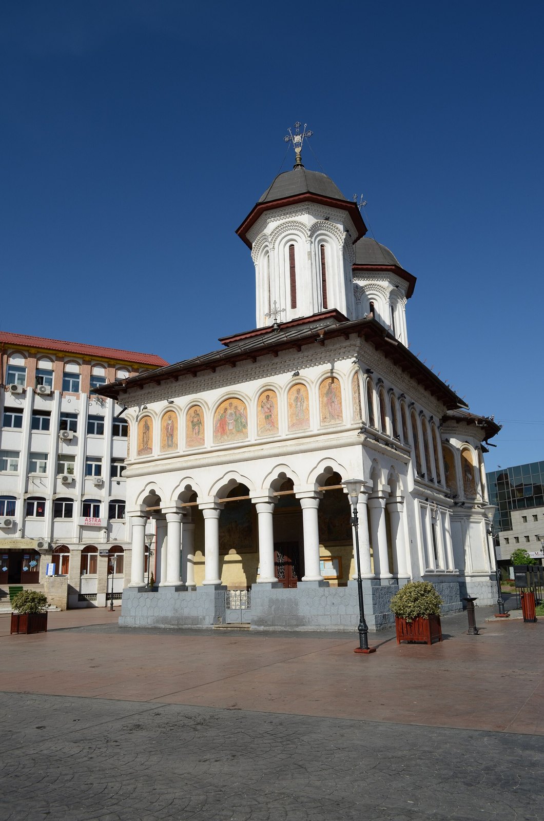Biserica Sfinții Voievozi din Piața Victoriei, Târgu Jiu