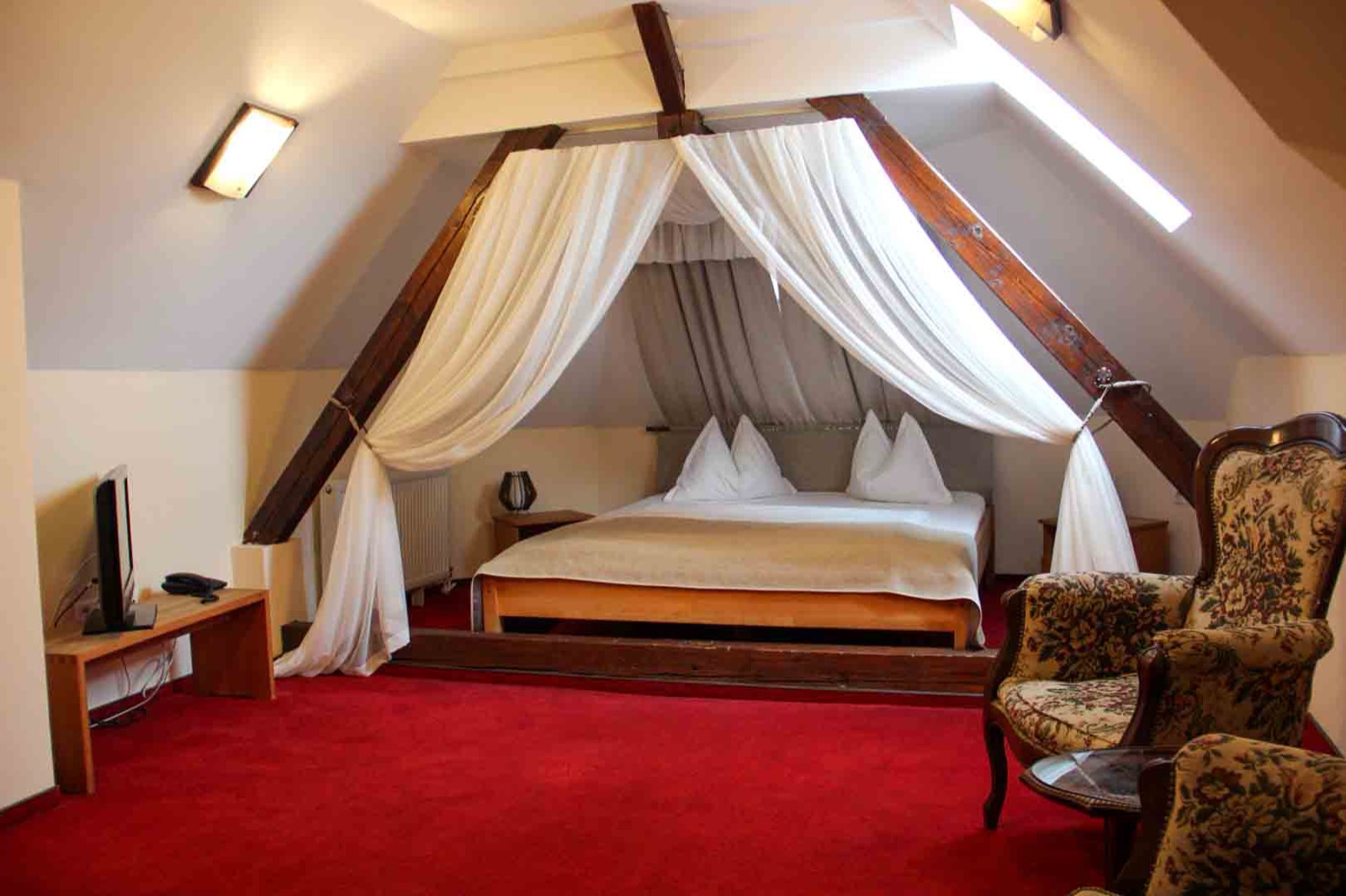 Cameră superioară la Casa Danielescu, Târgu Jiu