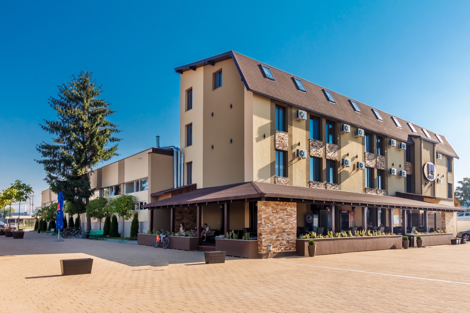 Hotel YMY din Târgu Jiu, în complexul Tenis Club Elite