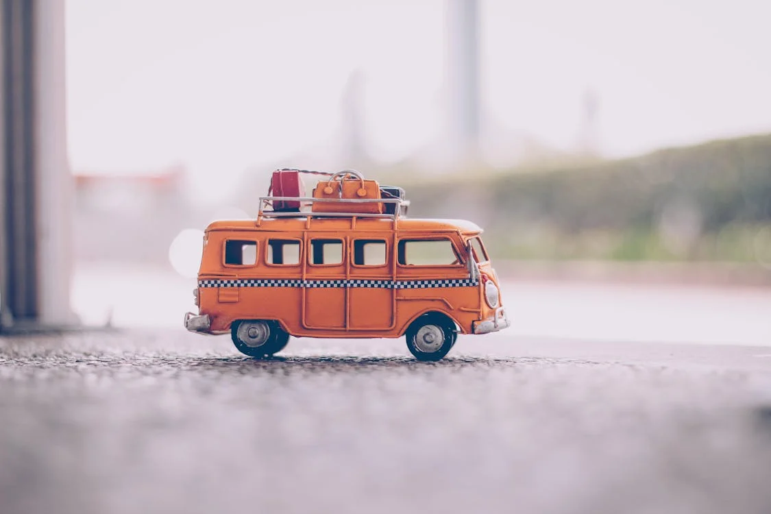 Cum ajungi în Târgu Jiu – Ghid complet de transport