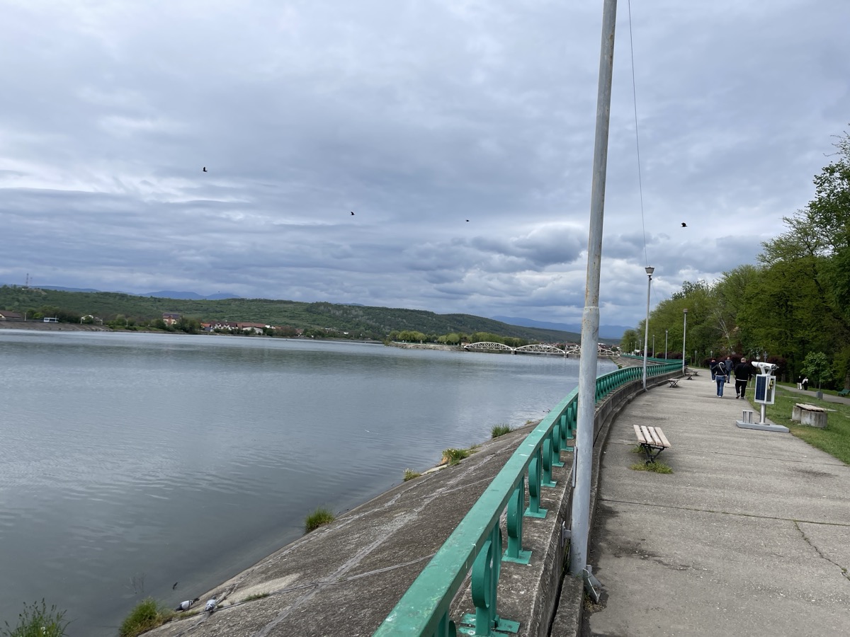 Digul Jiului – Liniște, natură și perspectivă urbană